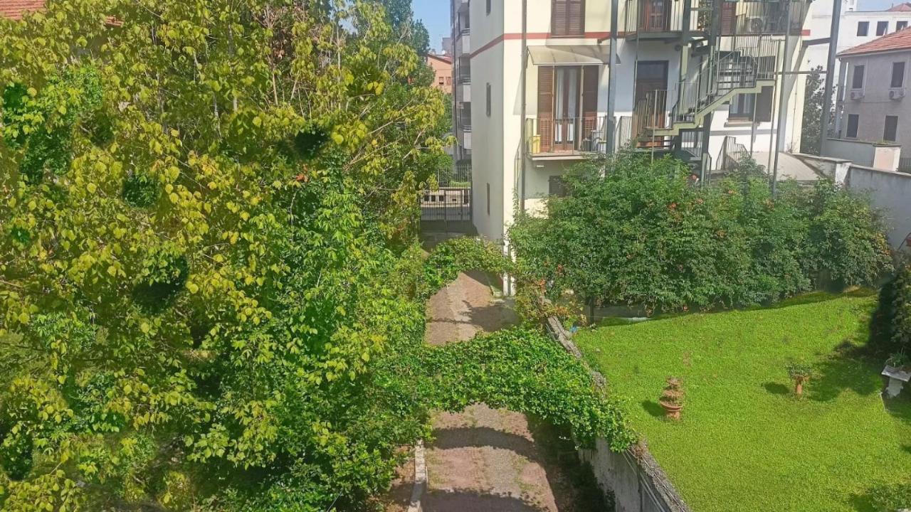 Vialetto V. Pastro 10 Bed & Breakfast Milan Bagian luar foto